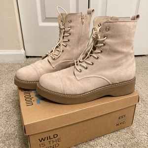 Faryl Robin (American Eagle) Camino Lace Up Boot (Women's 8.5)